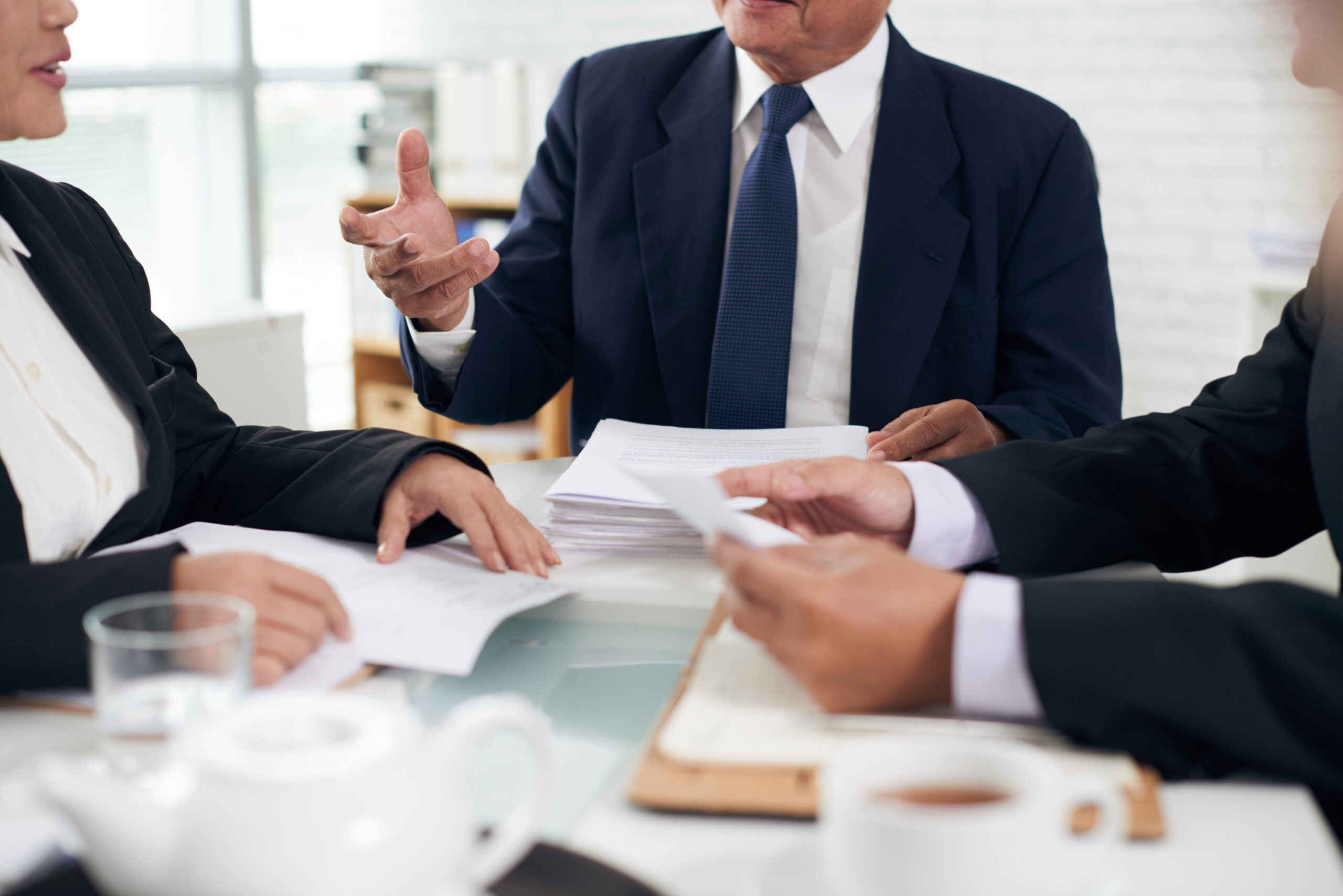 El papel de los abogados en la resolución de conflictos entre socios y accionistas