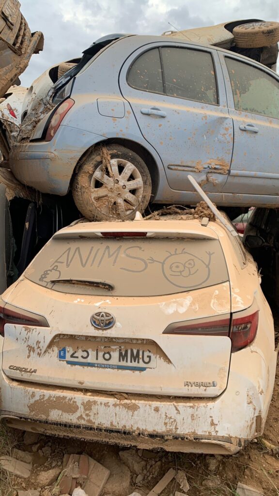 Imágenes de coches destruidos por la DANA que asoló la provincia de Valencia.