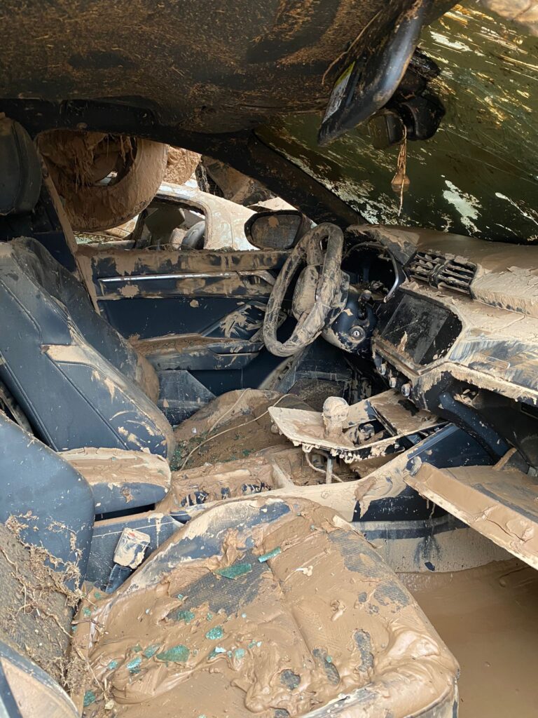 Imágenes de coches destruidos por la DANA que asoló la provincia de Valencia.