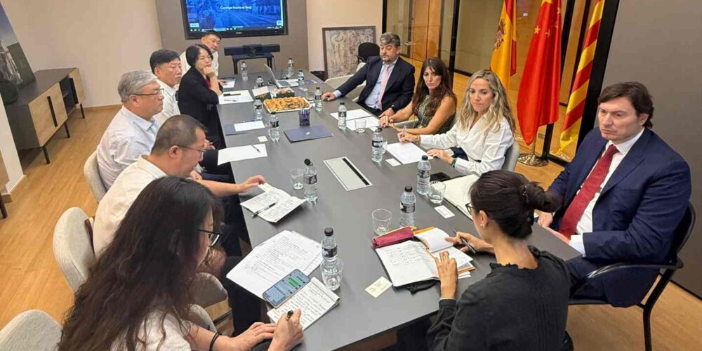 Reunión de trabajo en Vosseler Abogados con una delegación de Guizhou, provincia de la República Popular China.