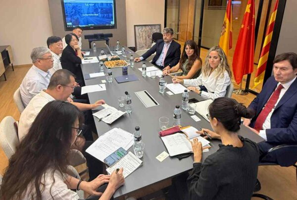 Reunión de trabajo en Vosseler Abogados con una delegación de Guizhou, provincia de la República Popular China.