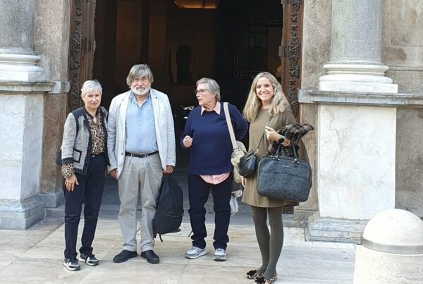 Lidia Jiménez, tesorera de APIGF; , Xavier Menéndez, director general de Memòria Democràtica de la Generalitat de Catalunya; Laureana Cervera, presidenta de APIGF, y Leire López, letrada de Vosseler Abogados quye representa legalmente a APIGF, en la Generalitat.