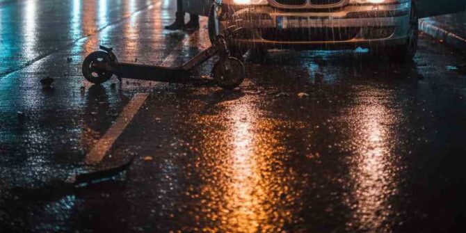 Imagen de IA de un patinete eléctrico accidentado