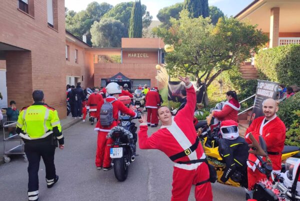 Campaña de Navidad en la que participa Vosseler Abogados. Entrega de juguetes a la llar d'infants Maricel de Arenys
