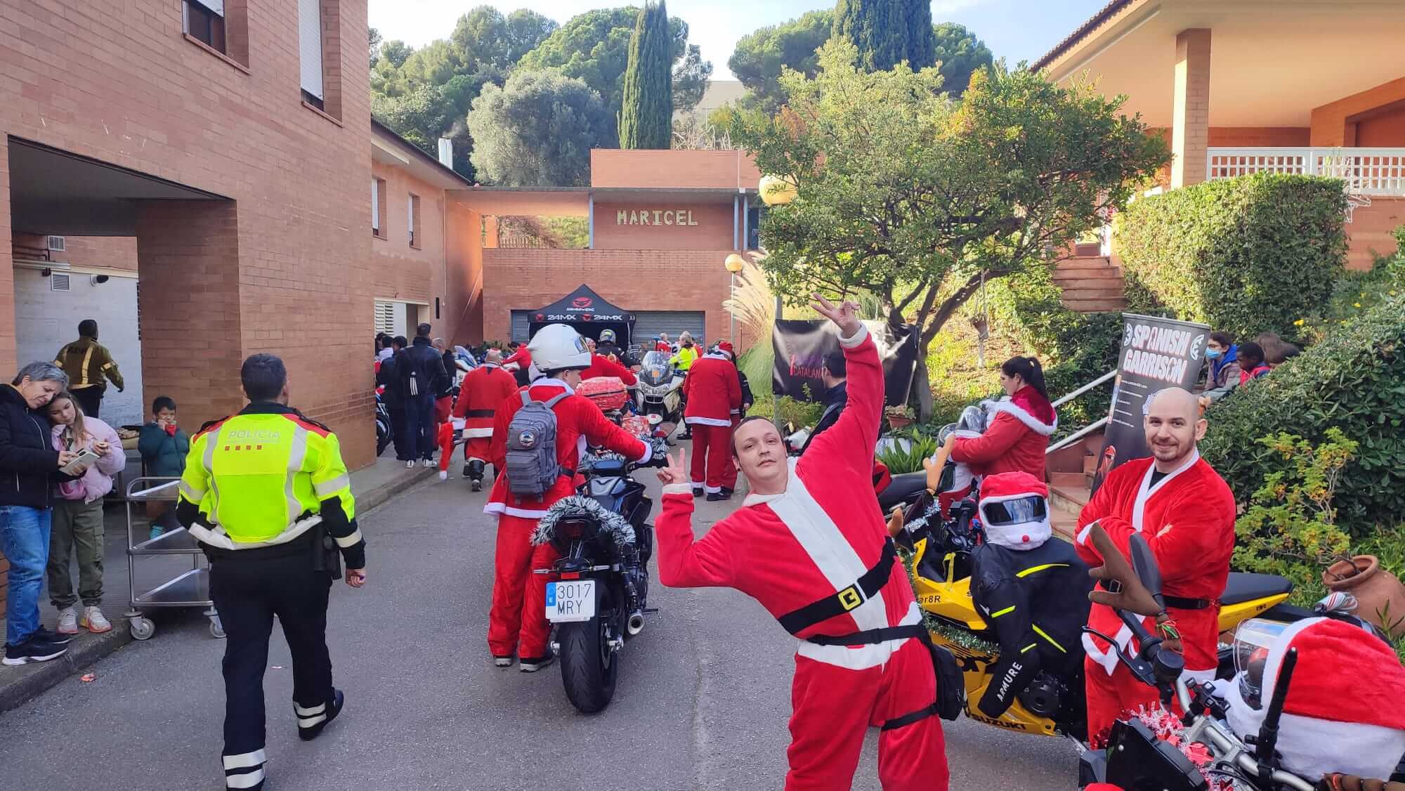 Campaña de Navidad en la que participa Vosseler Abogados. Entrega de juguetes a la llar d'infants Maricel de Arenys