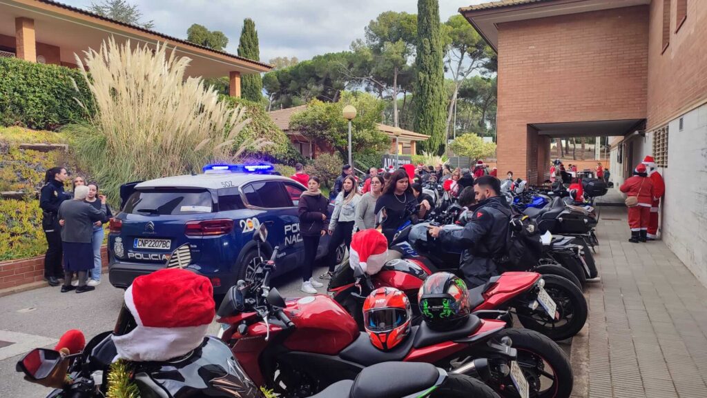Campaña de Navidad en la que participa Vosseler Abogados. Entrega de juguetes a la llar d'infants Maricel de Arenys