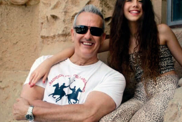 Vosseler Acción Social contra el 'bullying'. José Manuel López Viñuela y su hija Kira, victima del 'bullying'