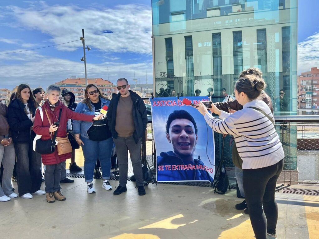 Homenaje a Darling Menjadi cuando se cumplen seis meses de su muerte y hubiera cumplido 17 años.