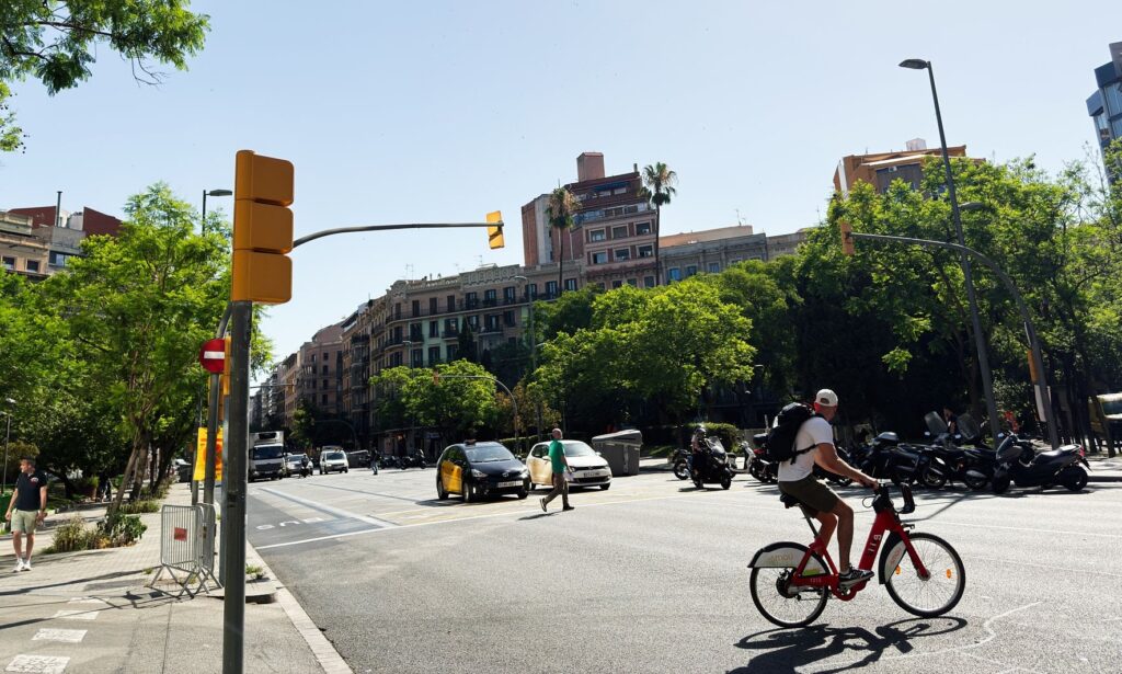 Nuevas normas de tráfico de la DGT desde el 1 de octubre de 2026. Para bicis, V MP, motos. Reglamento Circulación DGT