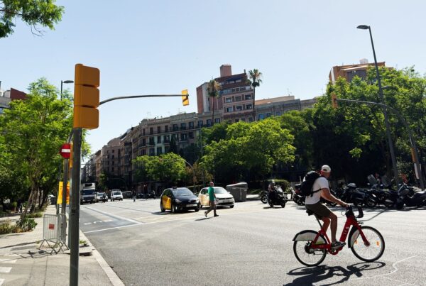 Nuevas normas de tráfico de la DGT desde el 1 de octubre de 2026. Para bicis, V MP, motos. Reglamento Circulación DGT