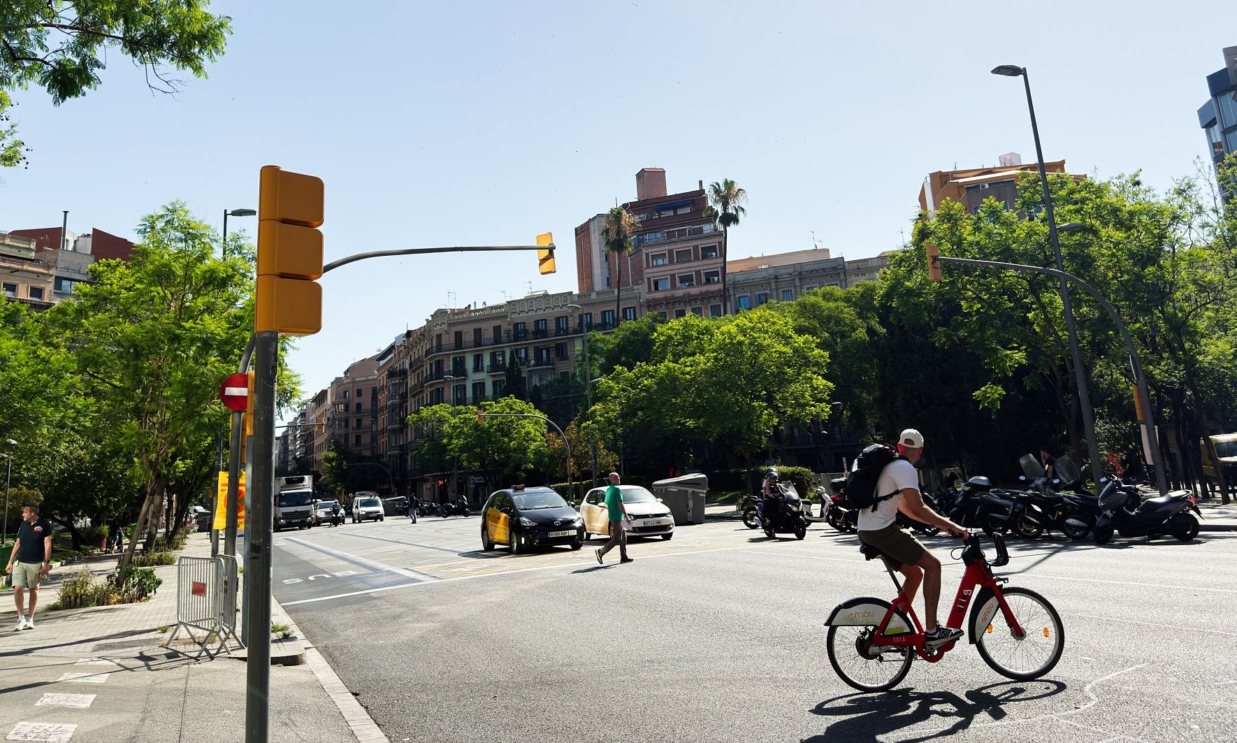 Nuevas normas de tráfico de la DGT desde el 1 de octubre de 2026. Para bicis, V MP, motos. Reglamento Circulación DGT